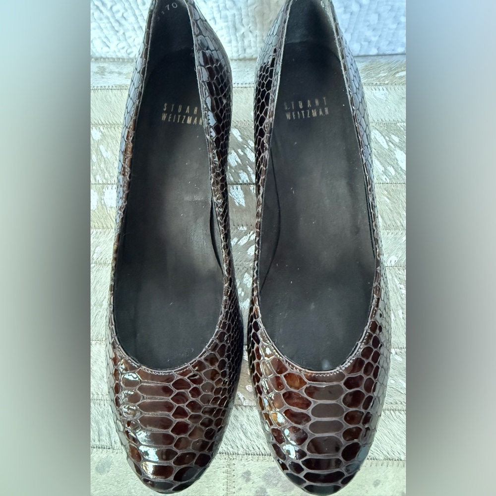Stuart Weitzman Croc-Embossed Wedge Pumps – Brown | Women’s 8.5